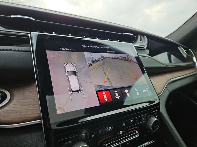 2023 Jeep Grand Cherokee Summit