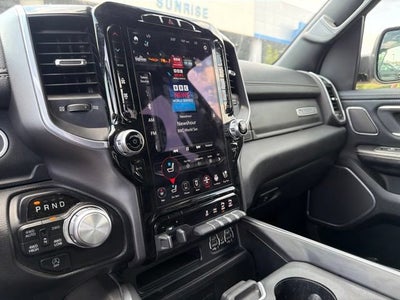2020 RAM 1500 Laramie Crew Cab 4x4 5'7" Box