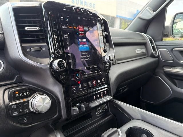 2020 RAM 1500 Laramie Crew Cab 4x4 5'7" Box