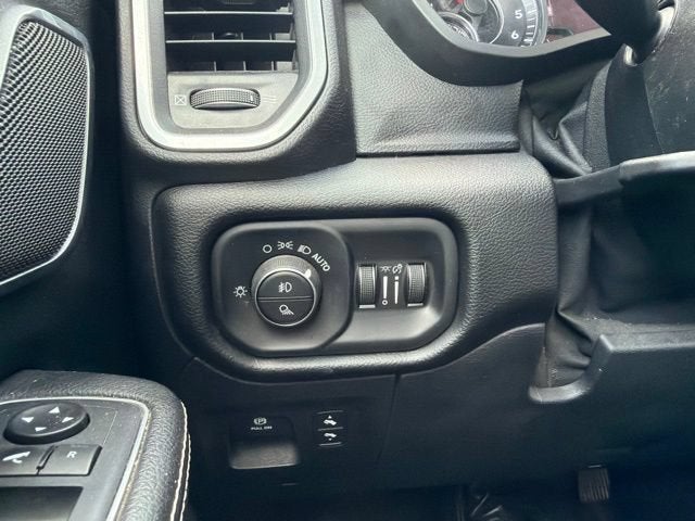 2020 RAM 1500 Laramie Crew Cab 4x4 5'7" Box