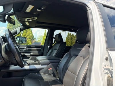 2020 RAM 1500 Laramie Crew Cab 4x4 5'7" Box