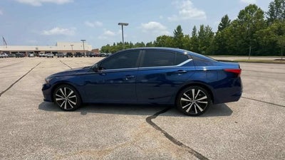 2022 Nissan Altima SR FWD