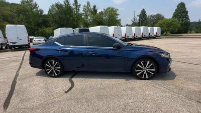 2022 Nissan Altima SR FWD