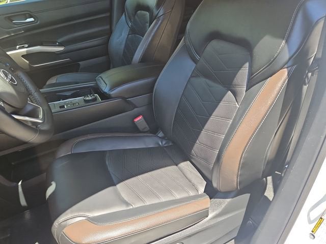 2025 Nissan Pathfinder Platinum 4WD