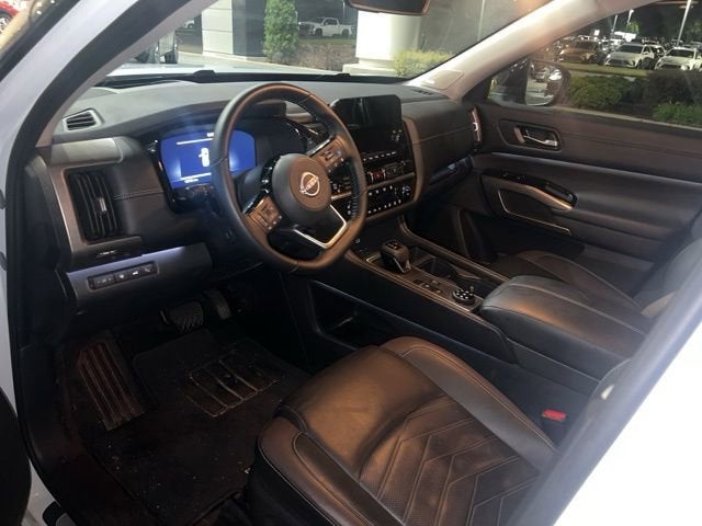 2025 Nissan Pathfinder Platinum 4WD