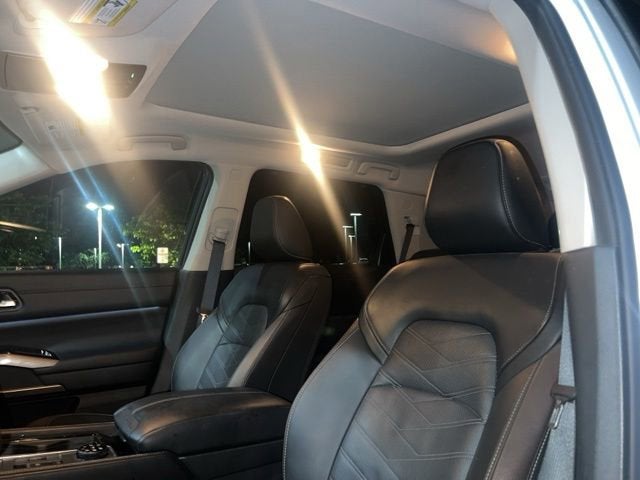 2025 Nissan Pathfinder Platinum 4WD