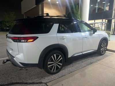 2025 Nissan Pathfinder Platinum 4WD