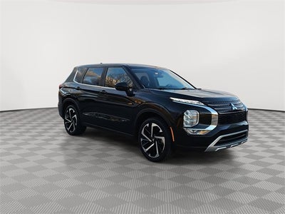 2023 Mitsubishi Outlander SE
