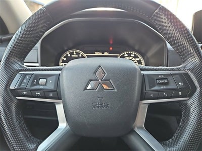 2023 Mitsubishi Outlander SE