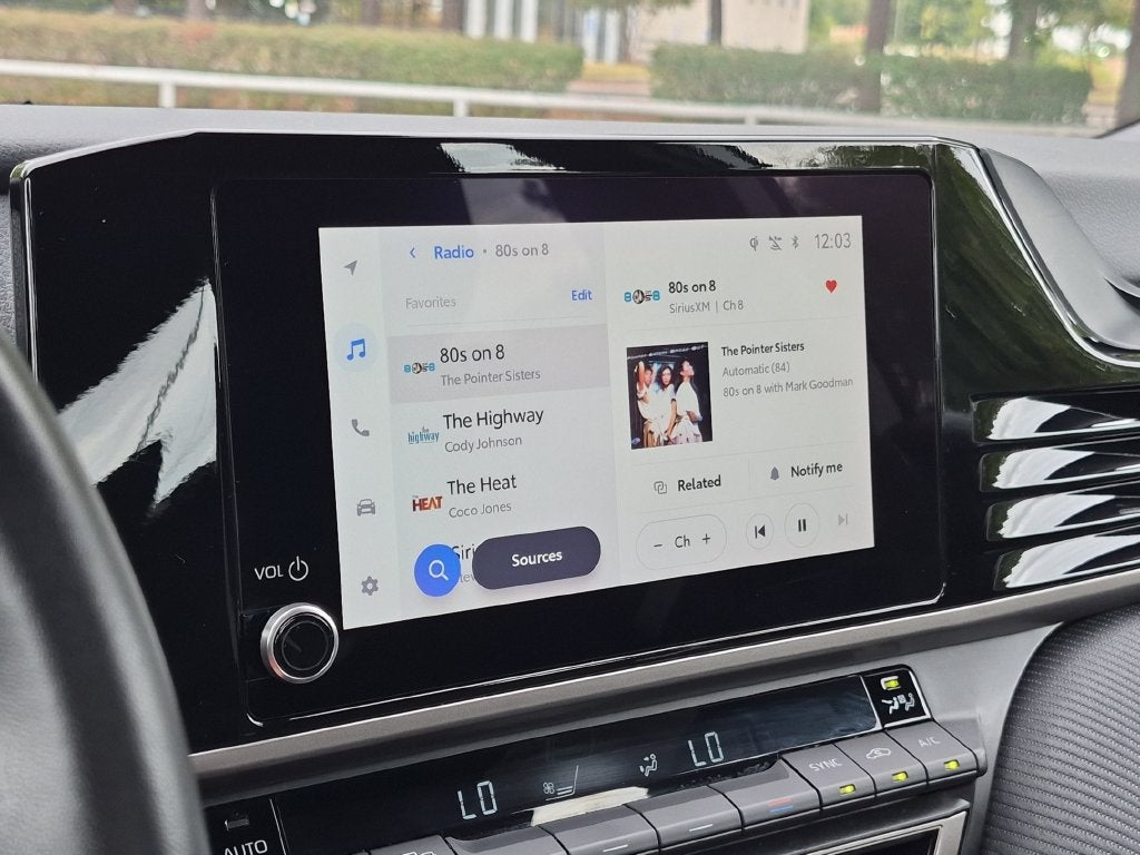 2025 Toyota Camry LE - Photo 29
