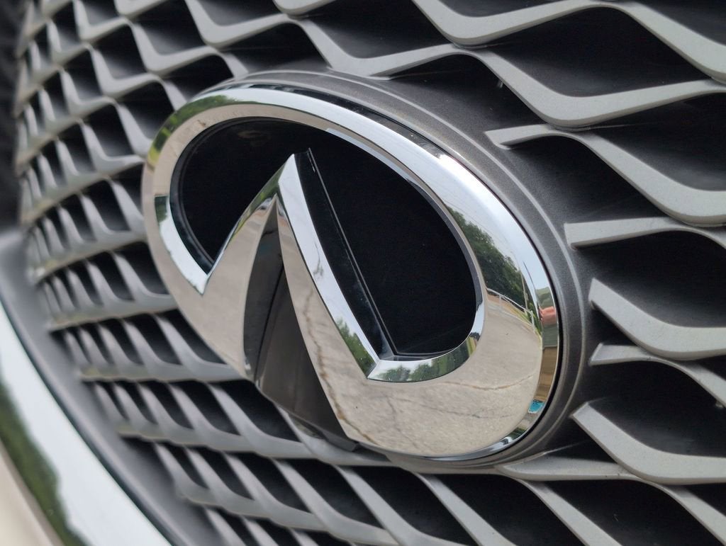 2022 INFINITI QX80 LUXE