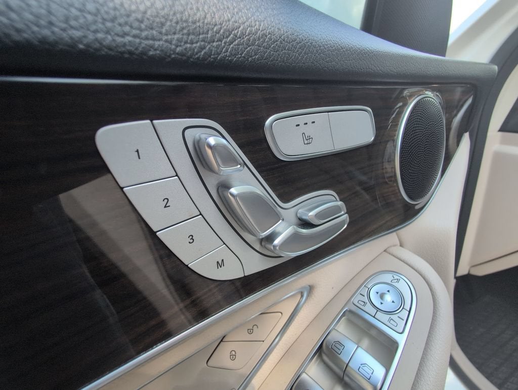 2020 Mercedes-Benz GLC 300 GLC 300