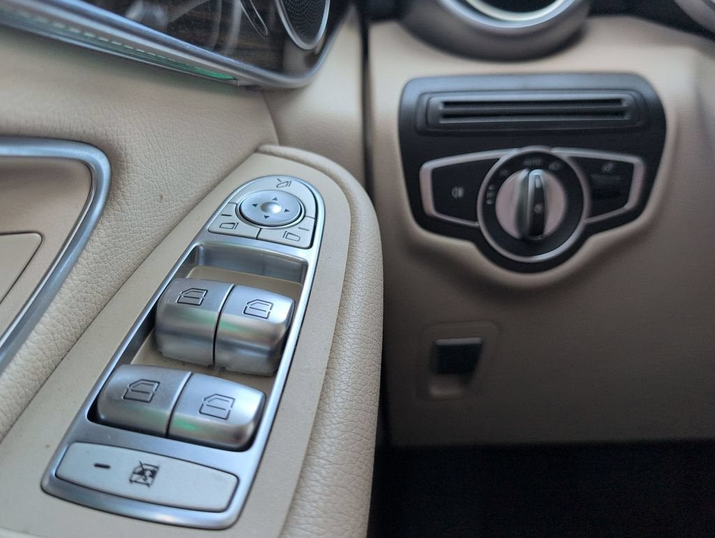 2020 Mercedes-Benz GLC 300 GLC 300