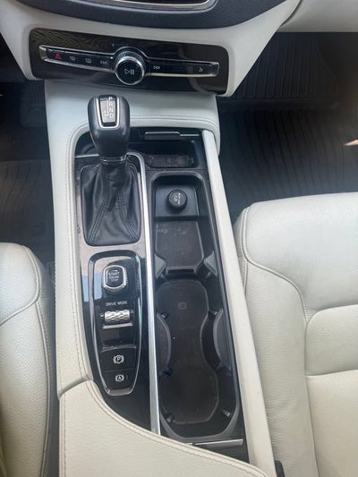 2019 Volvo XC90 T6 Momentum